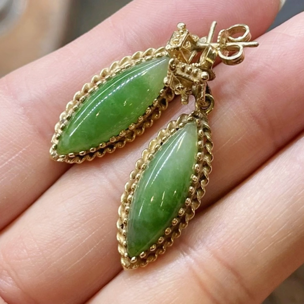 ✨Elegant 14k Solid Gold Vintage Jadeite Earrings